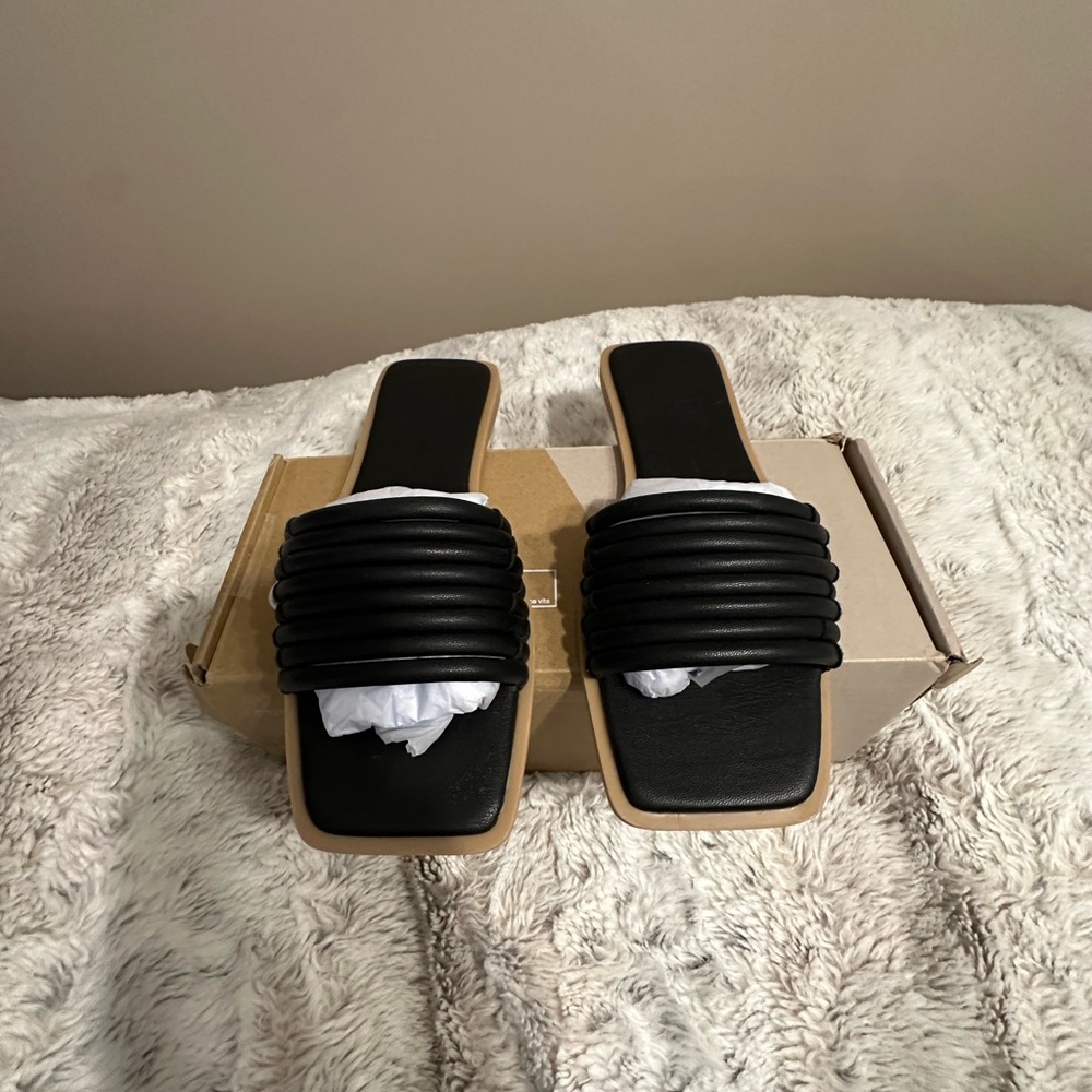 Dolce Vita Black Ribbed Slide Sandals with Tan Trim